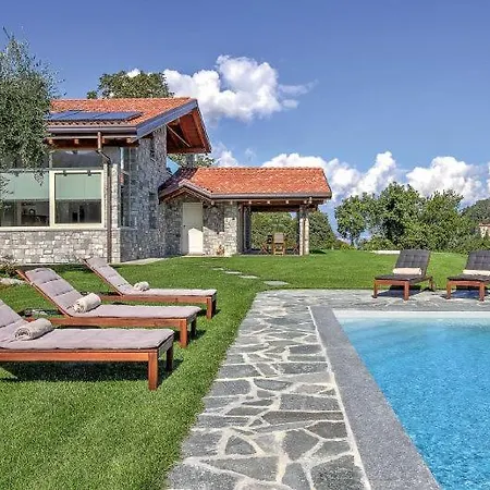 Sleeps 10 Pool Air Con Wifi * Bellagio