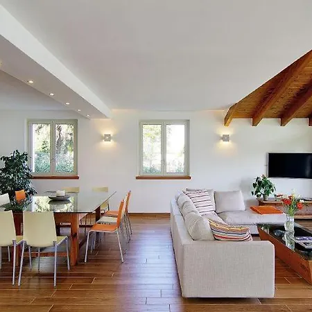 Villa Sleeps 10 Pool Air Con Wifi *